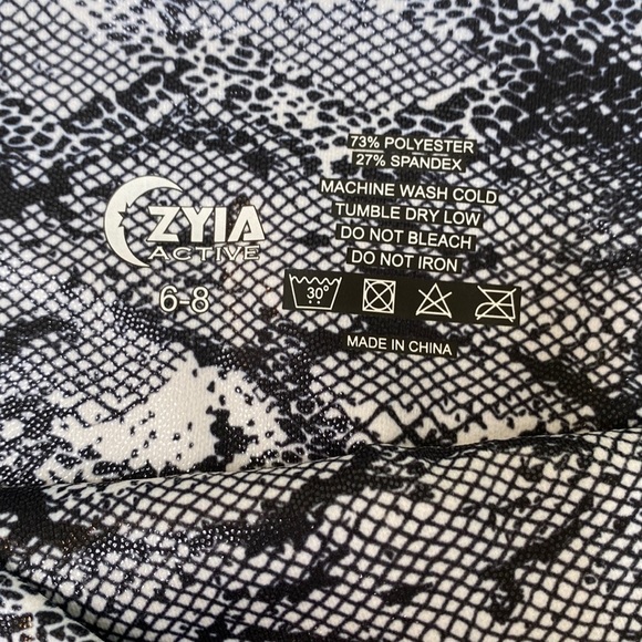 ZYIA Active Cobra Skin Metallic Light &Tight High Rise Capri Leggings. - Picture 4 of 10